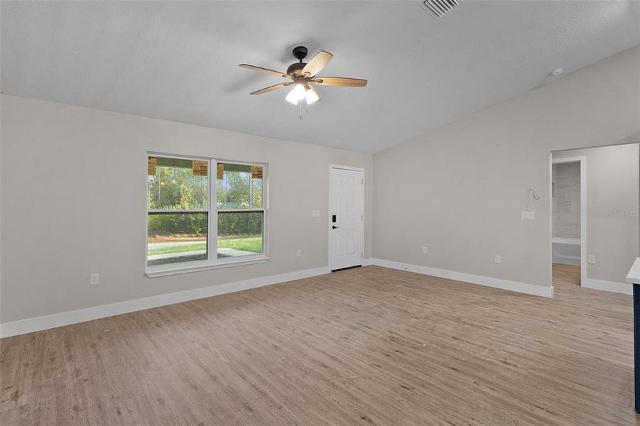 Spacious, unfurnished interior of a new home in , Citrus Springs (Image 20).