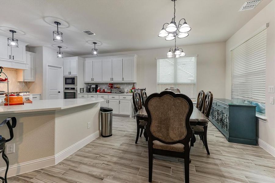 Floorplan layout ensures a seamless flow from the kitchen to the dining room Floorplan layout ensures a seamless flow from the kitchen to the dining room