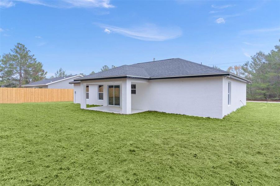 Exterior details and patio area of a home in , Ocklawaha (Image 21).