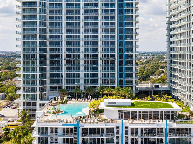 *220 Lake Shore Dr 1210 Lake Park FL 9