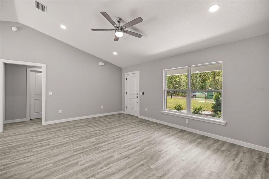 Spacious, unfurnished interior of a new home in , Ocala (Image 13).