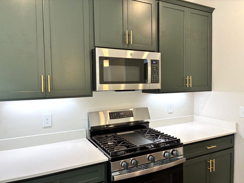Close-up of interior finishes inside a home in Holly Ridge, Greenville (Image 9).