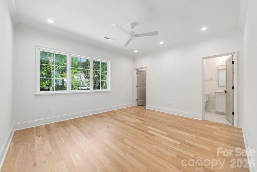 4 bedrooms up all with en suite bathrooms - Bedroom 2