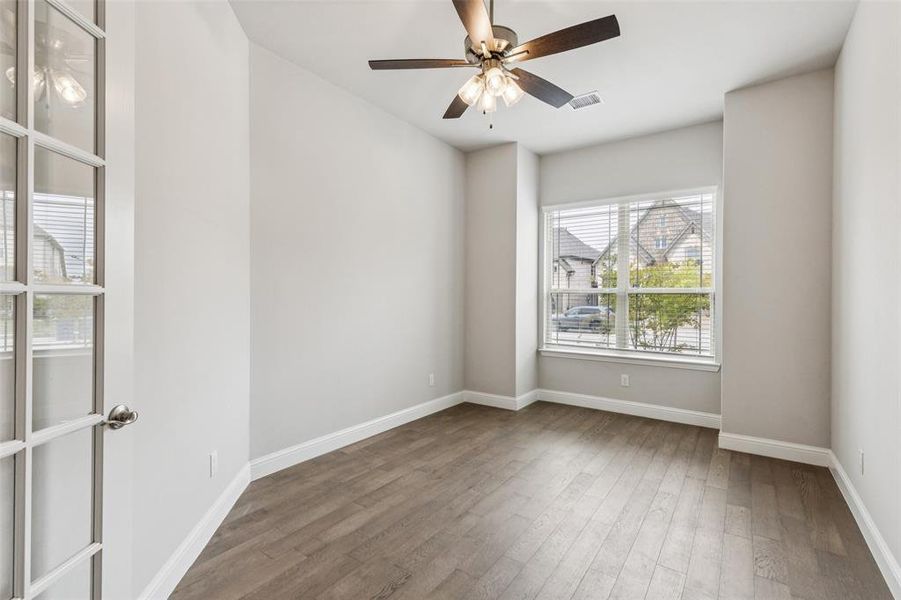 Spacious, unfurnished interior of a new home in Lake Shore Village, Rowlett (Image 26).
