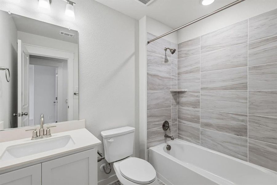 Furnished interior view inside a new home in , Fort Worth (Image 9).