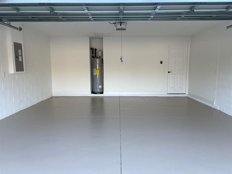 Spacious, unfurnished interior of a new home in , Citrus Springs (Image 28).