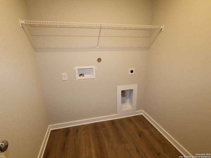 Spacious, unfurnished interior of a new home in Winding Brook, San Antonio (Image 23).