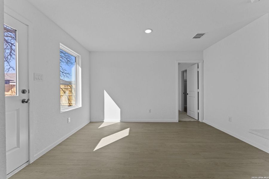 Spacious, unfurnished interior of a new home in Friendship Oaks, Fredericksburg (Image 17).