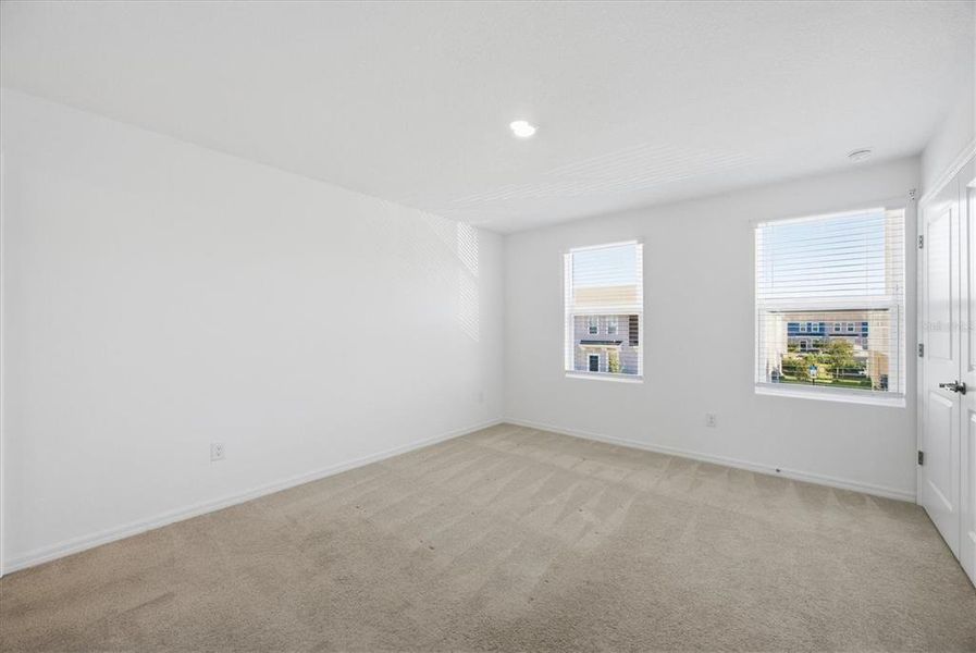 Spacious, unfurnished interior of a new home in , Sarasota (Image 18).