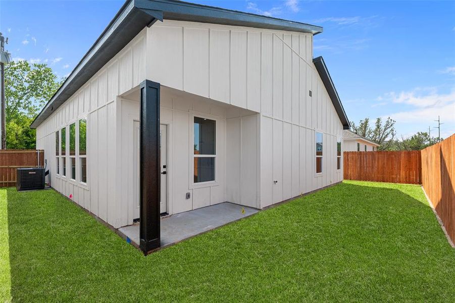 Front exterior of a new home in , Granbury, TX, highlighting curb appeal (Image 9). Front exterior of a new home in , Granbury, TX, highlighting curb appeal (Image 9).
