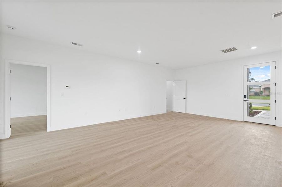 Spacious, unfurnished interior of a new home in , Ocala (Image 23).