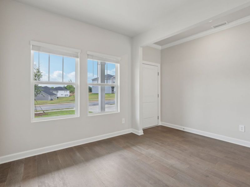 Spacious, unfurnished interior of a new home in Nelson's Creek, Mocksville (Image 9).