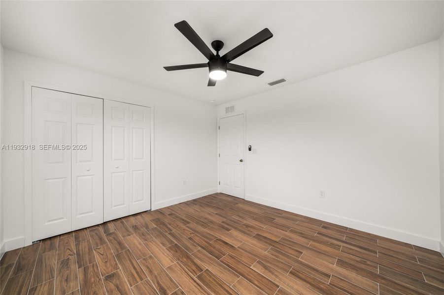 Spacious, unfurnished interior of a new home in , Sebring (Image 42).
