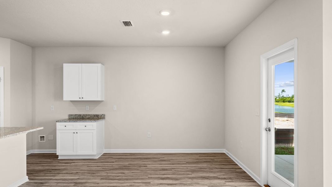 Spacious, unfurnished interior of a new home in Hodges Bayou Plantation, Panama City (Image 20).