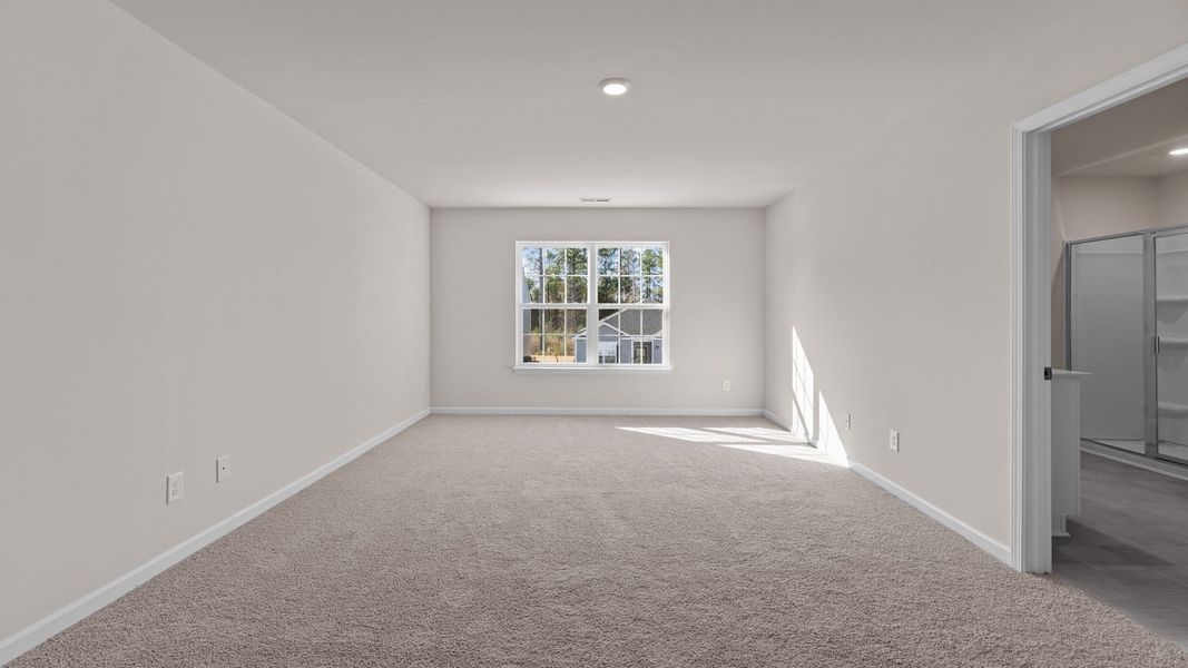 Spacious, unfurnished interior of a new home in East Ridge, Ayden (Image 16).
