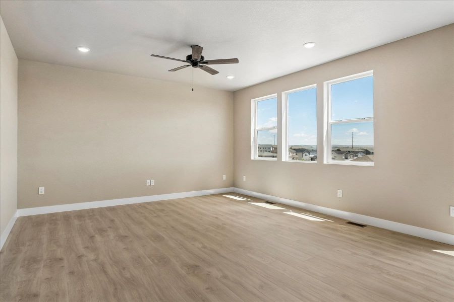Spacious, unfurnished interior of a new home in The Trails at Aspen Ridge, Colorado Springs (Image 15).