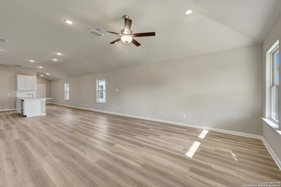 Spacious, unfurnished interior of a new home in Park Place, New Braunfels (Image 60).