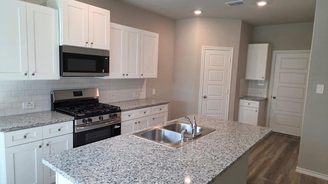 Furnished interior view inside a new home in Trails of Elizabeth Creek, Fort Worth (Image 5).