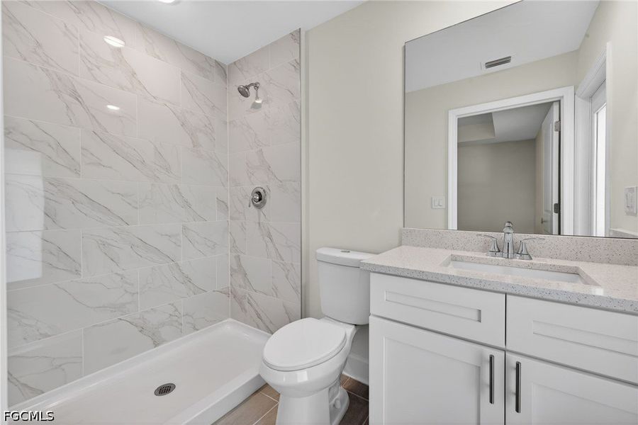 Furnished interior view inside a new home in Cape Coral, Cape Coral (Image 17).