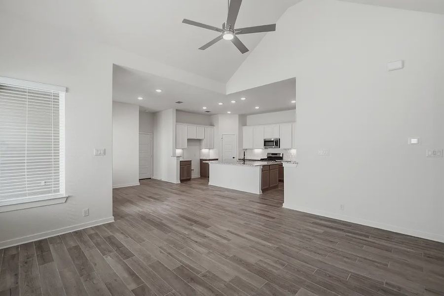 Spacious, unfurnished interior of a new home in The Crossvine, Schertz (Image 15). Spacious, unfurnished interior of a new home in The Crossvine, Schertz (Image 15).