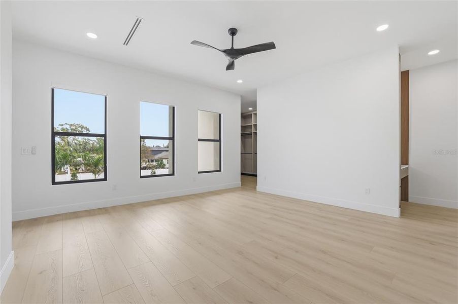 Spacious, unfurnished interior of a new home in , Tampa (Image 65).