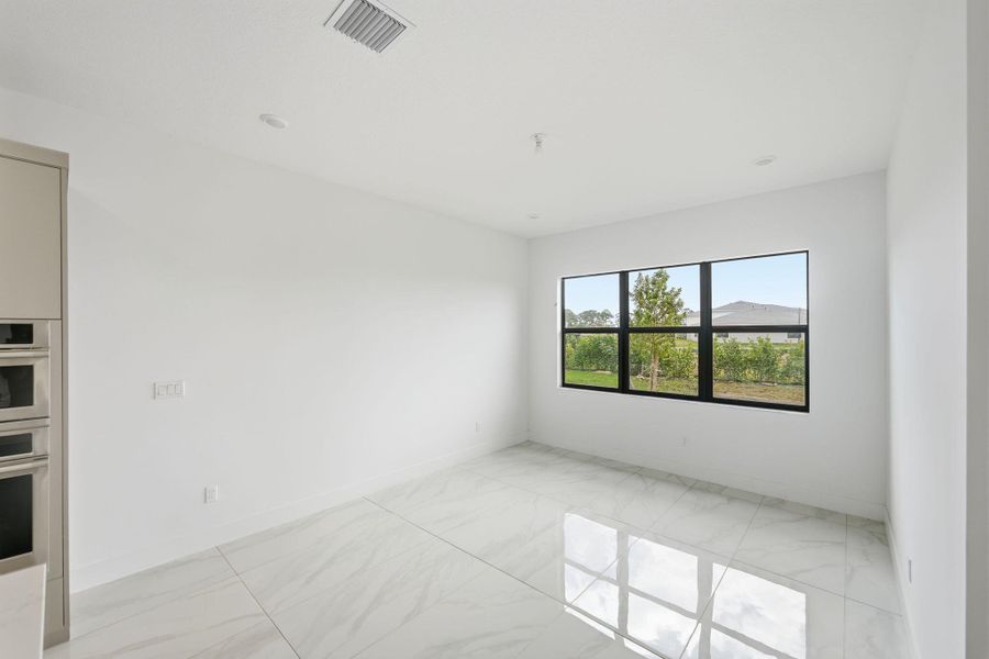 19-web-or-mls-10146-royal-ascot-ave