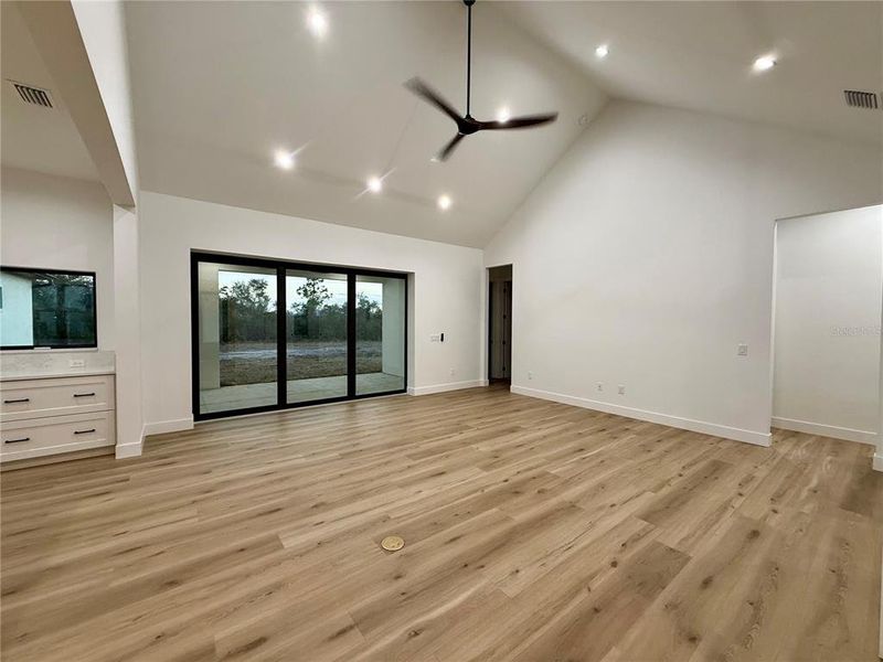 Spacious, unfurnished interior of a new home in , Punta Gorda (Image 19).