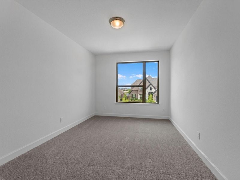 Spacious, unfurnished interior of a new home in Valencia, Manvel (Image 39).