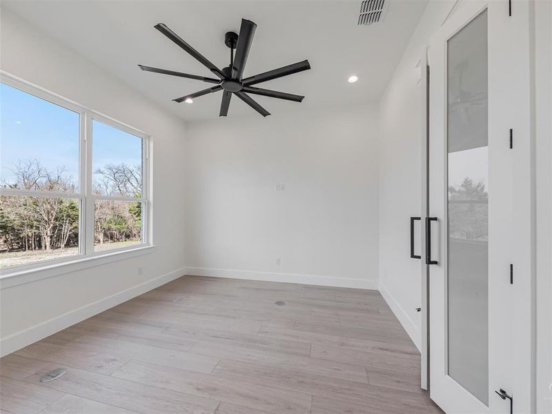 Spacious, unfurnished interior of a new home in , Gunter (Image 36).