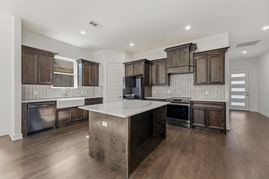 Furnished interior view inside a new home in , Dallas (Image 10).