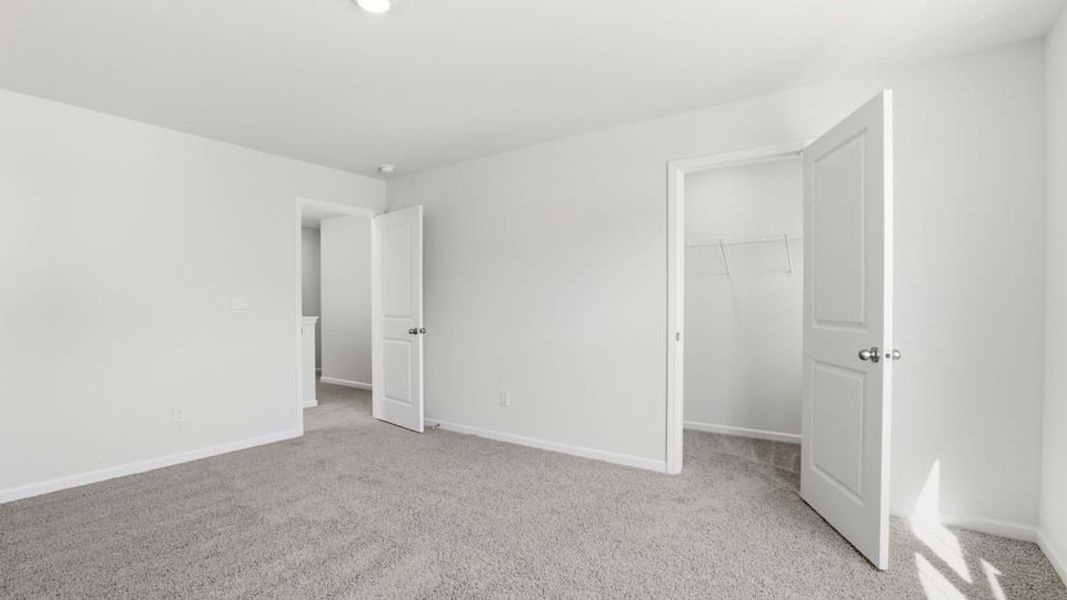 Spacious, unfurnished interior of a new home in Sage Grove, Lyman (Image 29).