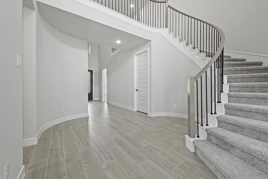 Spacious, unfurnished interior of a new home in Jordan Ranch, Katy (Image 15).
