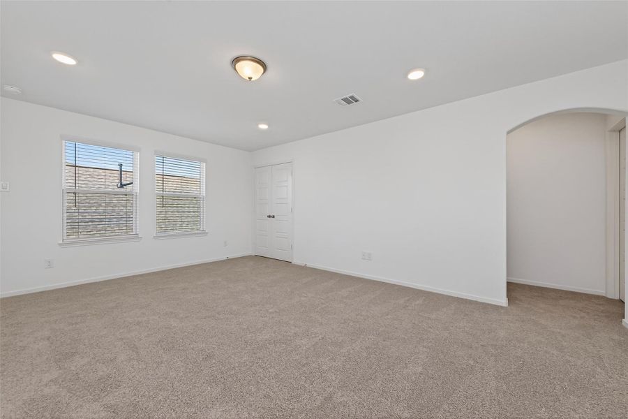 Spacious, unfurnished interior of a new home in Enclave at Willis, Willis (Image 35).