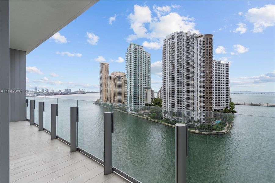 Condo located in Miami, FL showcasing its design and architecture (Image 3).