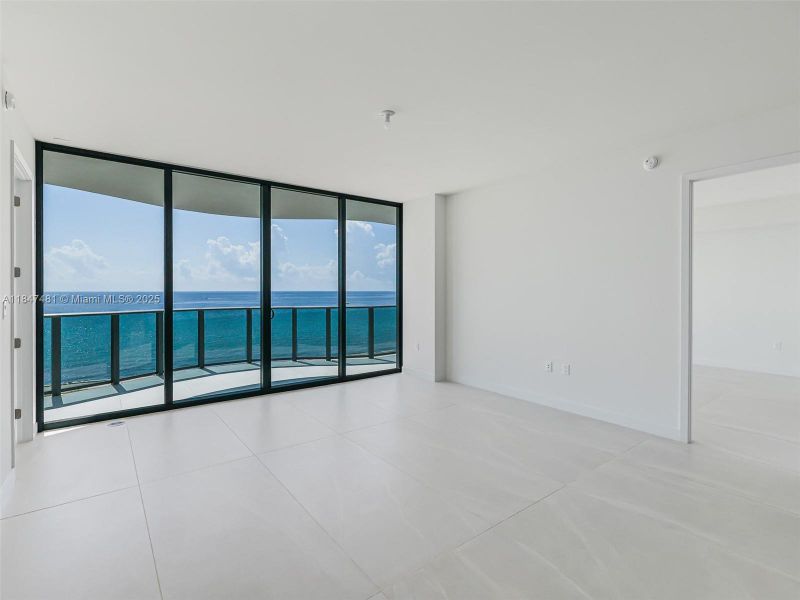 Spacious, unfurnished interior of a new home in Casamar, Pompano Beach (Image 38). Spacious, unfurnished interior of a new home in Casamar, Pompano Beach (Image 38).