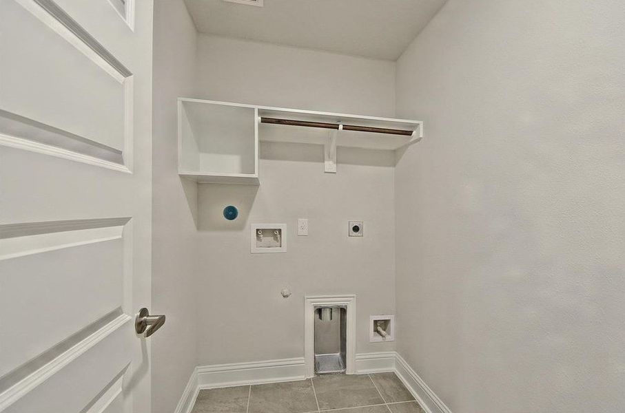 Spacious, unfurnished interior of a new home in Bayou Maison, Dickinson (Image 9).