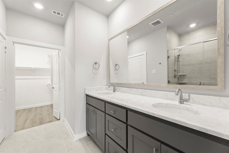 650 Oakridge_3141_Dublin_Bath (3) 650 Oakridge_3141_Dublin_Bath (3)