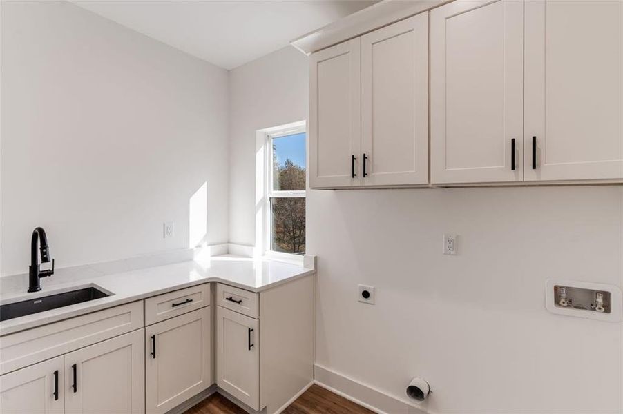 Furnished interior view inside a new home in , Dallas (Image 9).