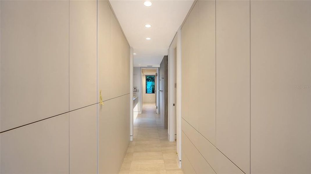 Spacious, unfurnished interior of a new home in , Longboat Key (Image 32).