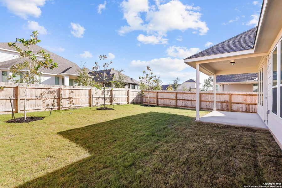 Exterior details and patio area of a home in Davis Ranch, San Antonio (Image 4).