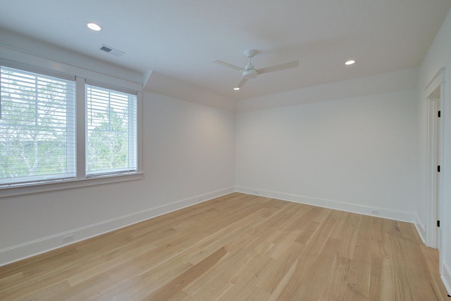 Spacious, unfurnished interior of a new home in Daniel Island Park, Charleston (Image 24).