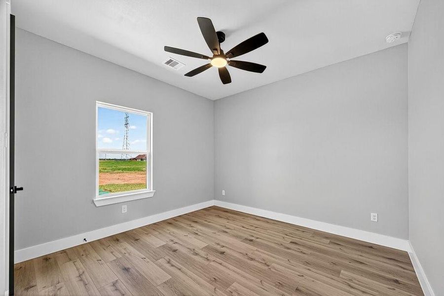 Spacious, unfurnished interior of a new home in , Angleton (Image 20).