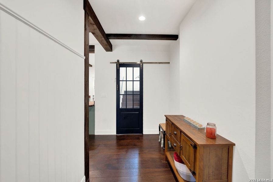 Furnished interior view inside a new home in , Bandera (Image 7).