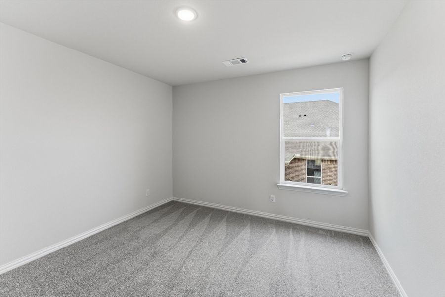 Spacious, unfurnished interior of a new home in Waterford Park, Weatherford (Image 29).