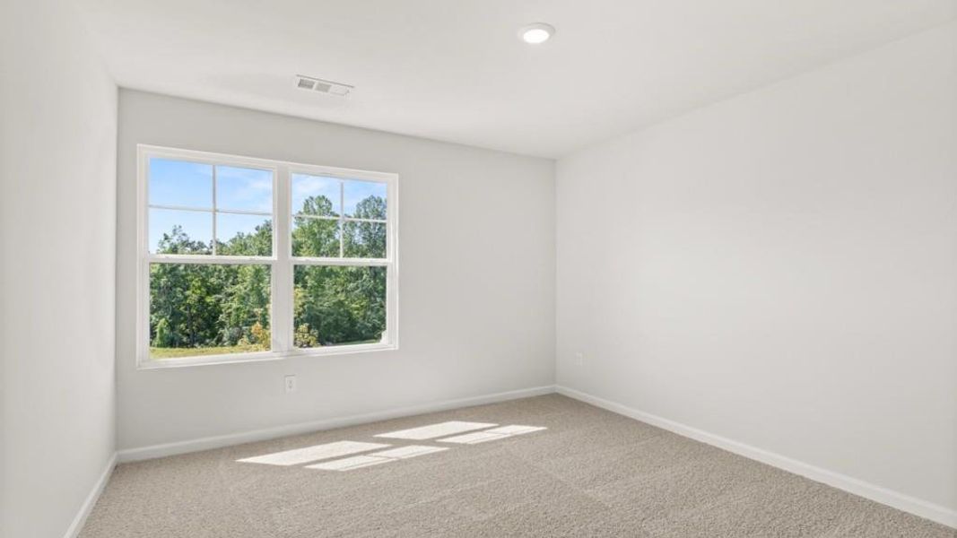 Spacious, unfurnished interior of a new home in Falcon Landing, Gainesville (Image 14).