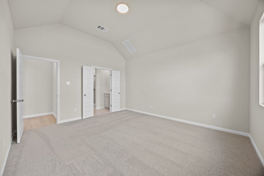 Spacious, unfurnished interior of a new home in Trinity Ranch, Elgin (Image 24).