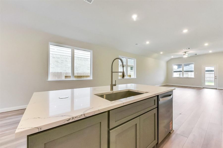 Furnished interior view inside a new home in Evergreen 40', Conroe (Image 6).
