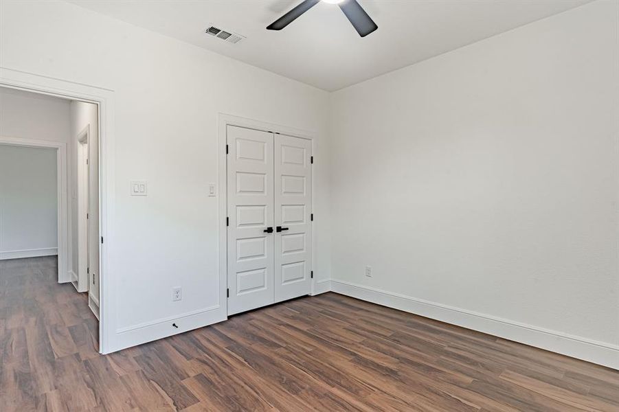 Spacious, unfurnished interior of a new home in , Granbury (Image 28).