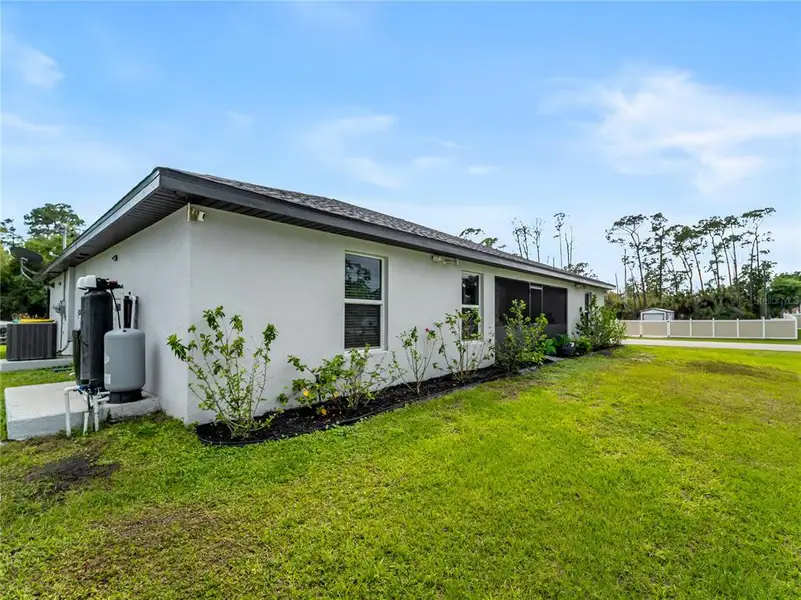 Exterior details and patio area of a home in , Port Charlotte (Image 18).
