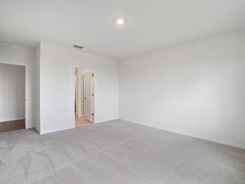 Spacious, unfurnished interior of a new home in Pine Ridge Meadows, Hudson (Image 19).